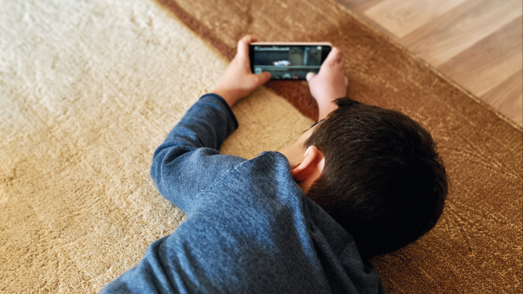 Media Sosial Diam-Diam Mengambil Peran Keluarga