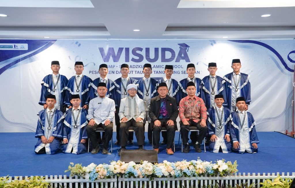 wisuda azkia