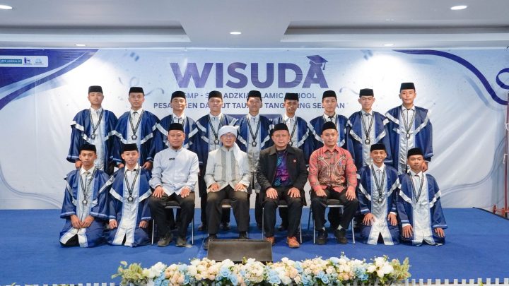 wisuda azkia